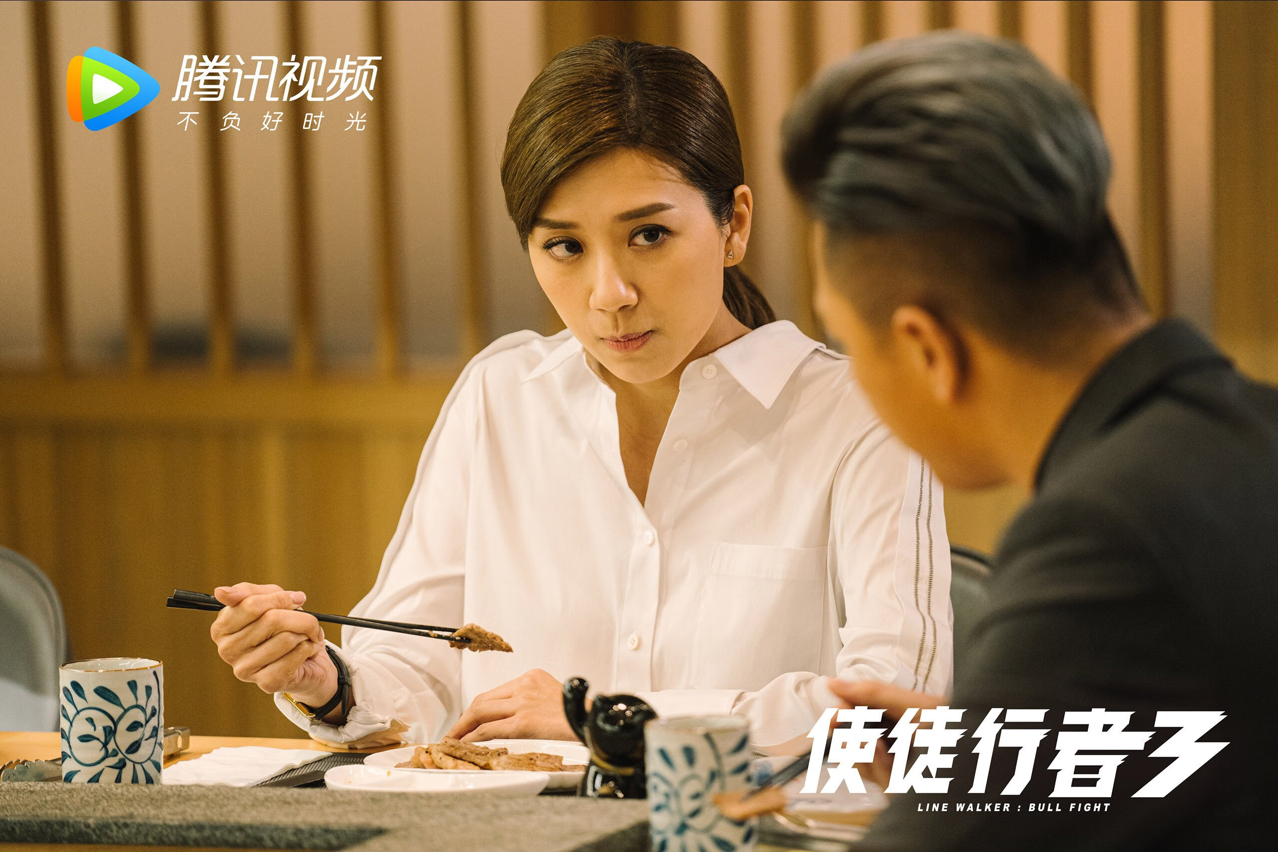 发电机是根据什么现象（发电机是利用什么现象工作的）